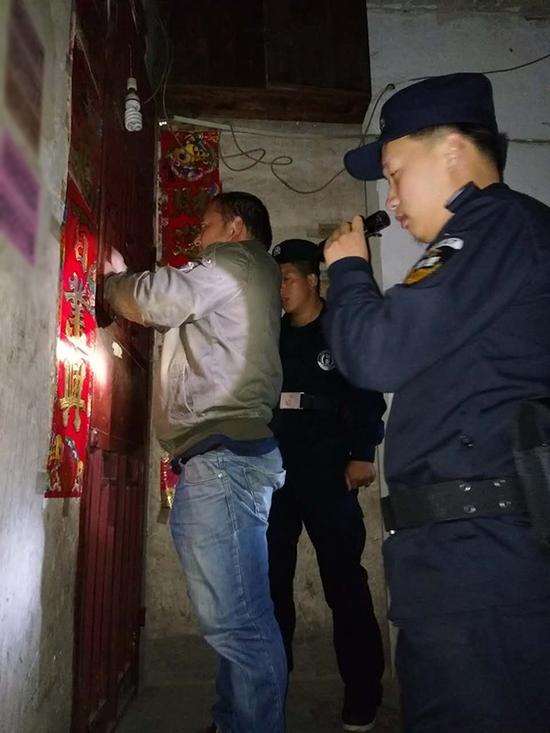 淮安粗心妈妈误将幼女锁家中 